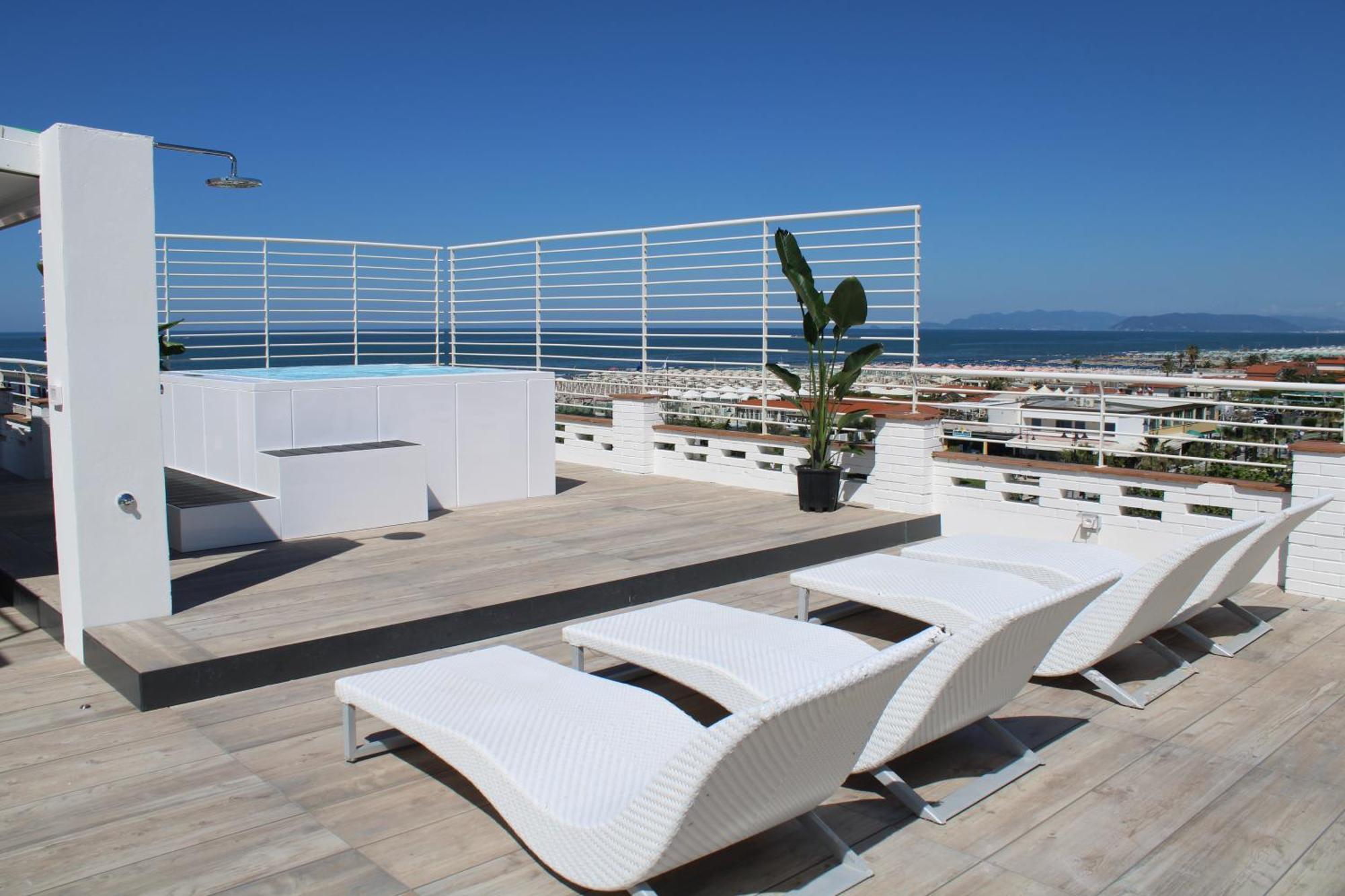 Hotel Esplanade Marina di Pietrasanta Exterior photo